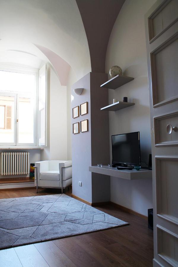 Via Giotto, 5 *