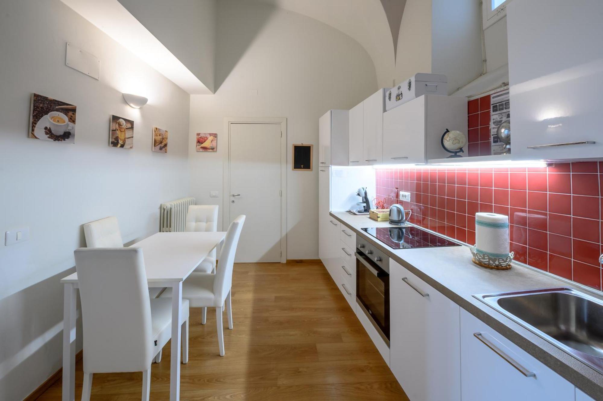 Via Giotto, 5 *